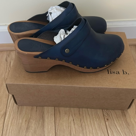 Lisa B Baltic blue leather clogs with wood heel 2 1/2”-3” at back - Picture 2 of 7